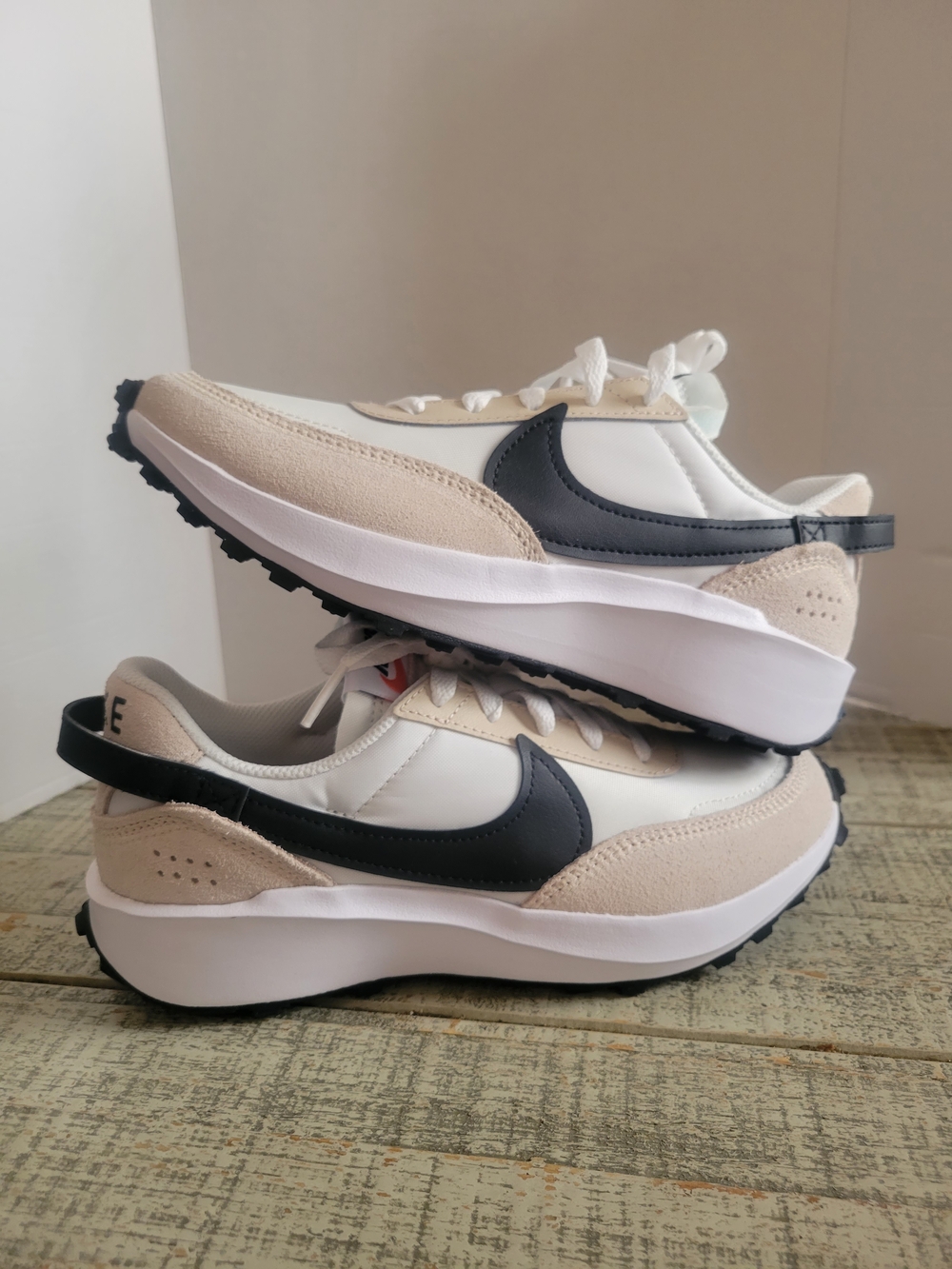 Nike Waffle Style Sneakers in White, Beige & Black Size 6 Women